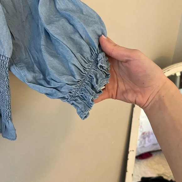 Story On Womens Blue Blouse Large Chambray Ruffled Pleated Smocked Puff Sleeve - Picture 6 of 11